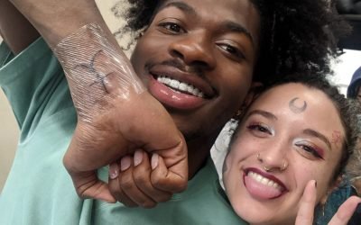 Lil Nas X se tatua con Aokunaru de Moe Tattoo Studio